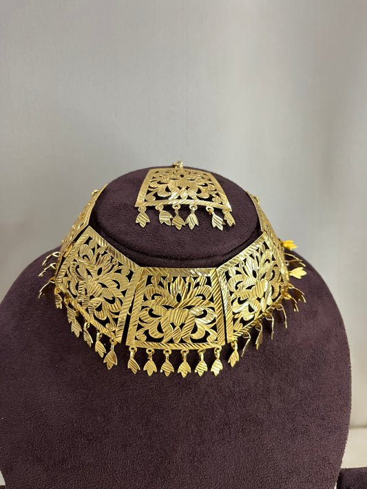 Jadau Timeless Necklace Set with Tika - Gold