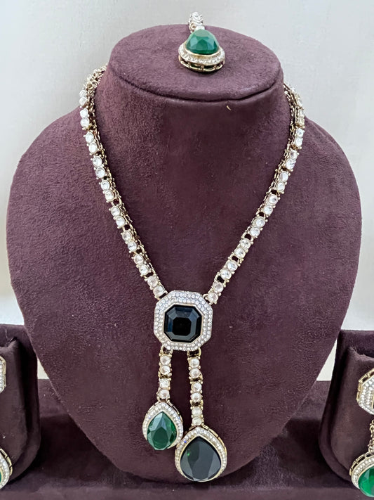 Delicate Kundan Necklace Set - Bottle Green