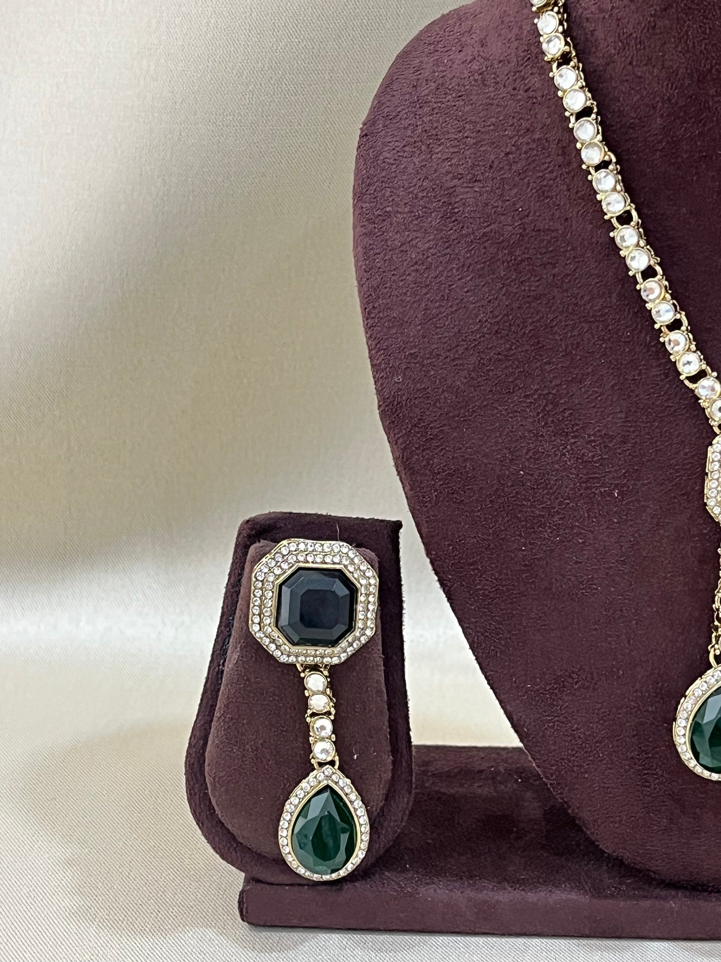 Delicate Kundan Necklace Set - Bottle Green