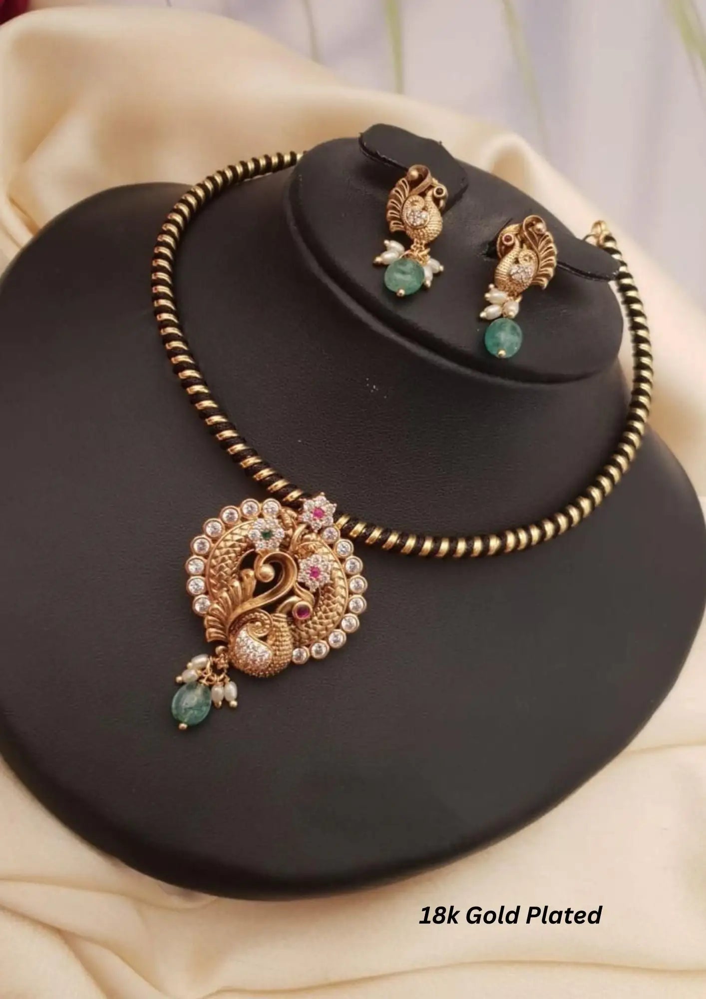 Kundan stone removable pendant necklace with earrings