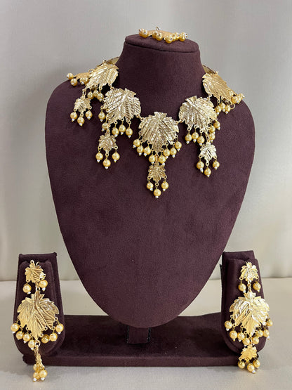 Heritage Lotus Light Weight Necklace Set - Gold