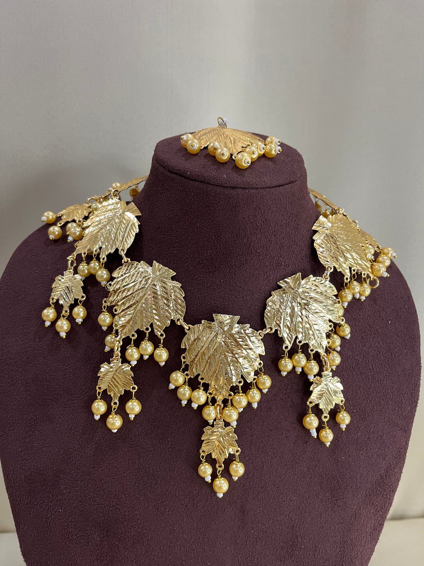 Heritage Lotus Light Weight Necklace Set - Gold