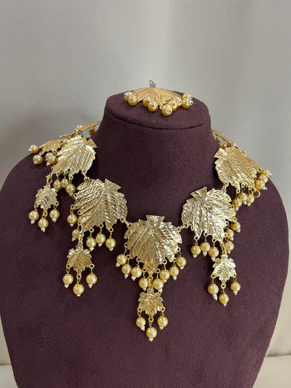 Heritage Lotus Light Weight Necklace Set - Gold