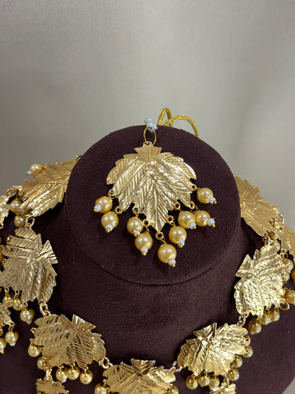 Heritage Lotus Light Weight Necklace Set - Gold