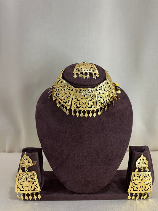 Jadau Timeless Necklace Set  with Tika - Gold