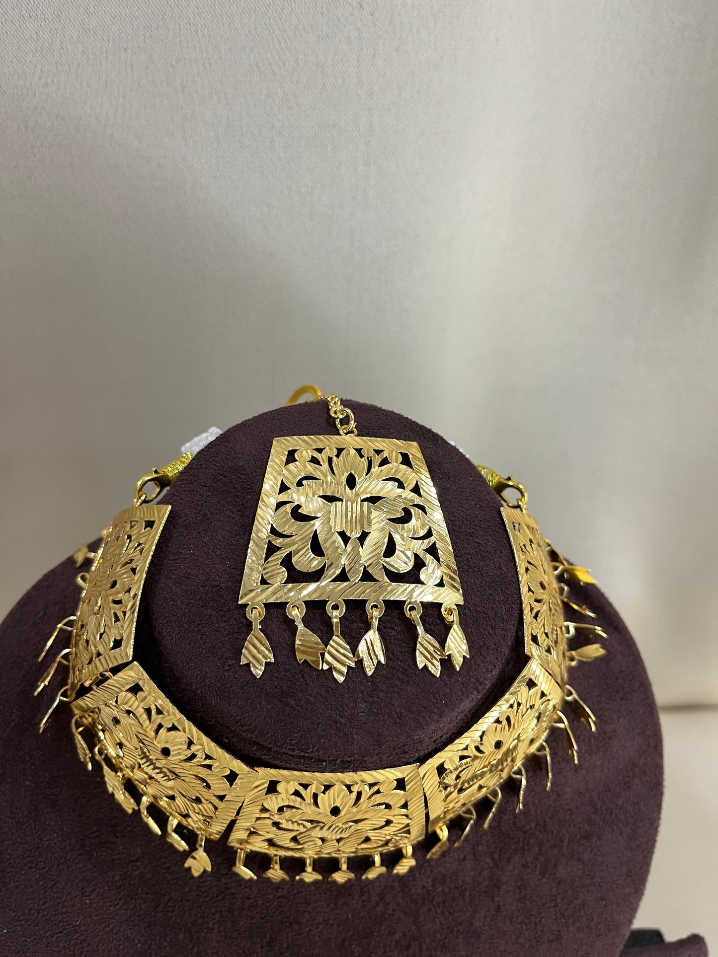 Jadau Timeless Necklace Set  with Tika - Gold