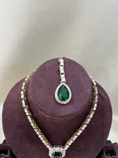 Delicate Kundan Necklace Set - Bottle Green