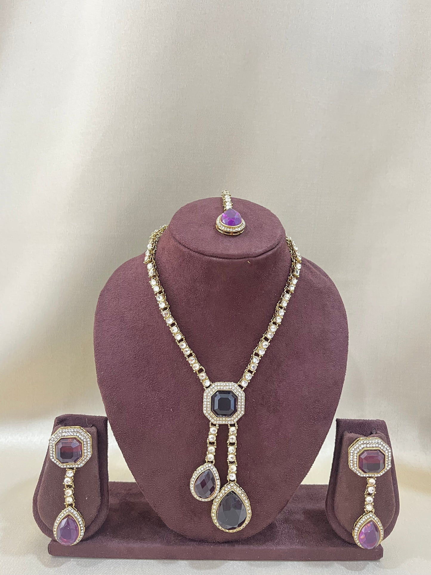 Delicate Kundan Necklace Set - Purple