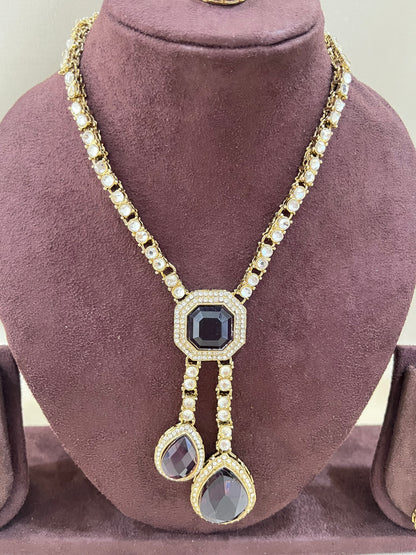 Delicate Kundan Necklace Set - Purple